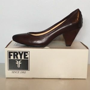 Frye Regina Pump (Dark Brown 7M)